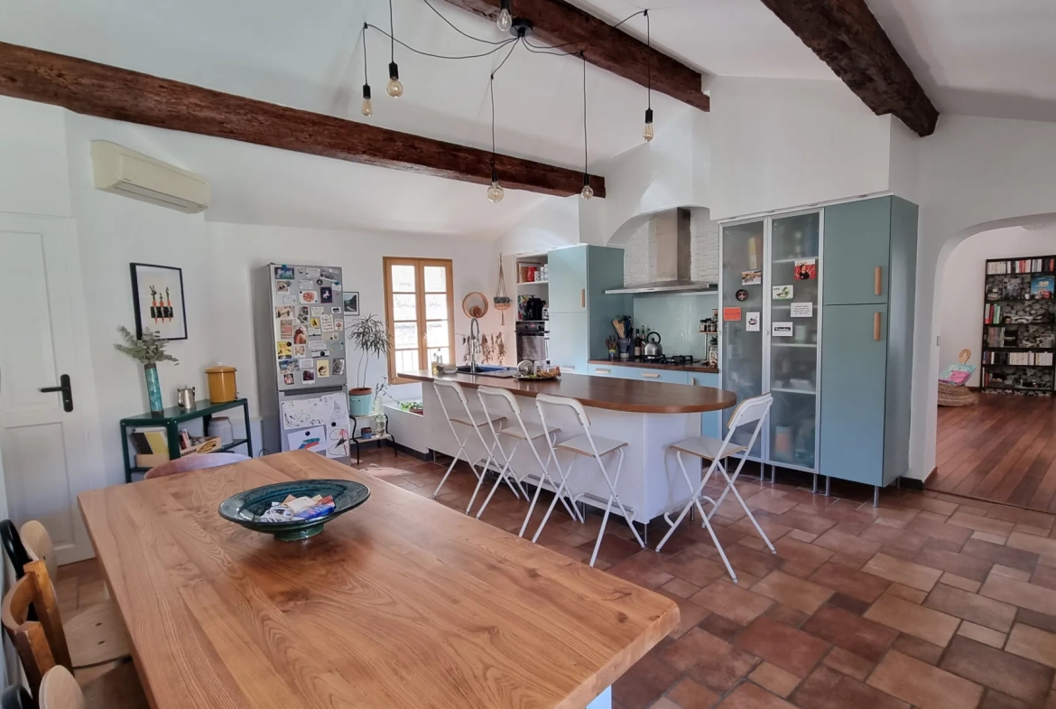 Appartement 4 pièces rénové à Sommieres - 113,49 m², proche centre-ville 