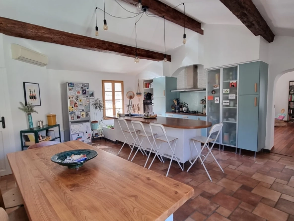 Appartement 4 pièces rénové à Sommieres - 113,49 m², proche centre-ville 