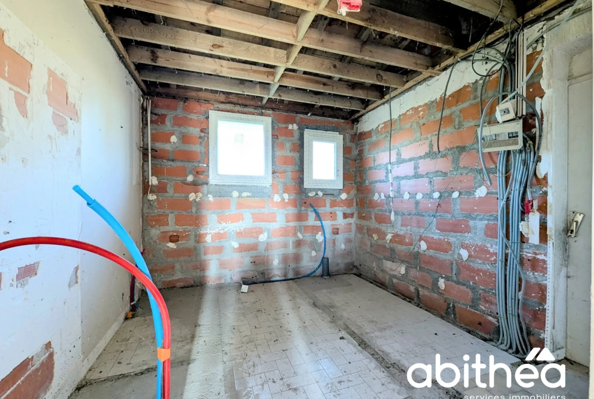 Maison en pierre à rénover de 110 m2 à Galgon, potentiel intéressant 