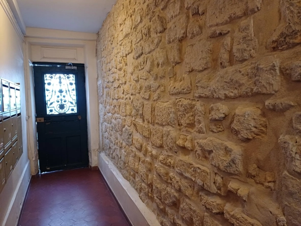 Appartement T2 à vendre dans le 14e arrondissement de Paris avec cour et forte consommation énergétique 