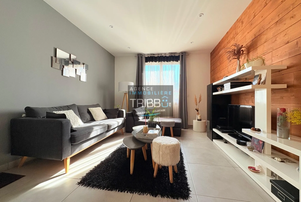 Maison de village de 92 m² avec garage à Pollestres - Confort et charme au centre 