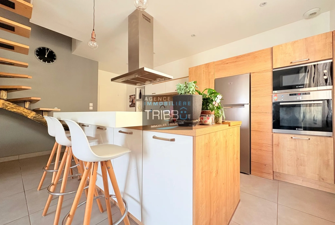 Maison de village de 92 m² avec garage à Pollestres - Confort et charme au centre 