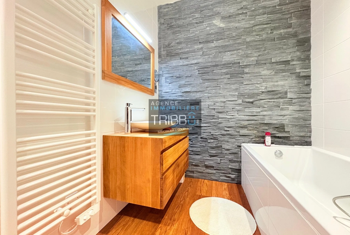 Maison de village de 92 m² avec garage à Pollestres - Confort et charme au centre 