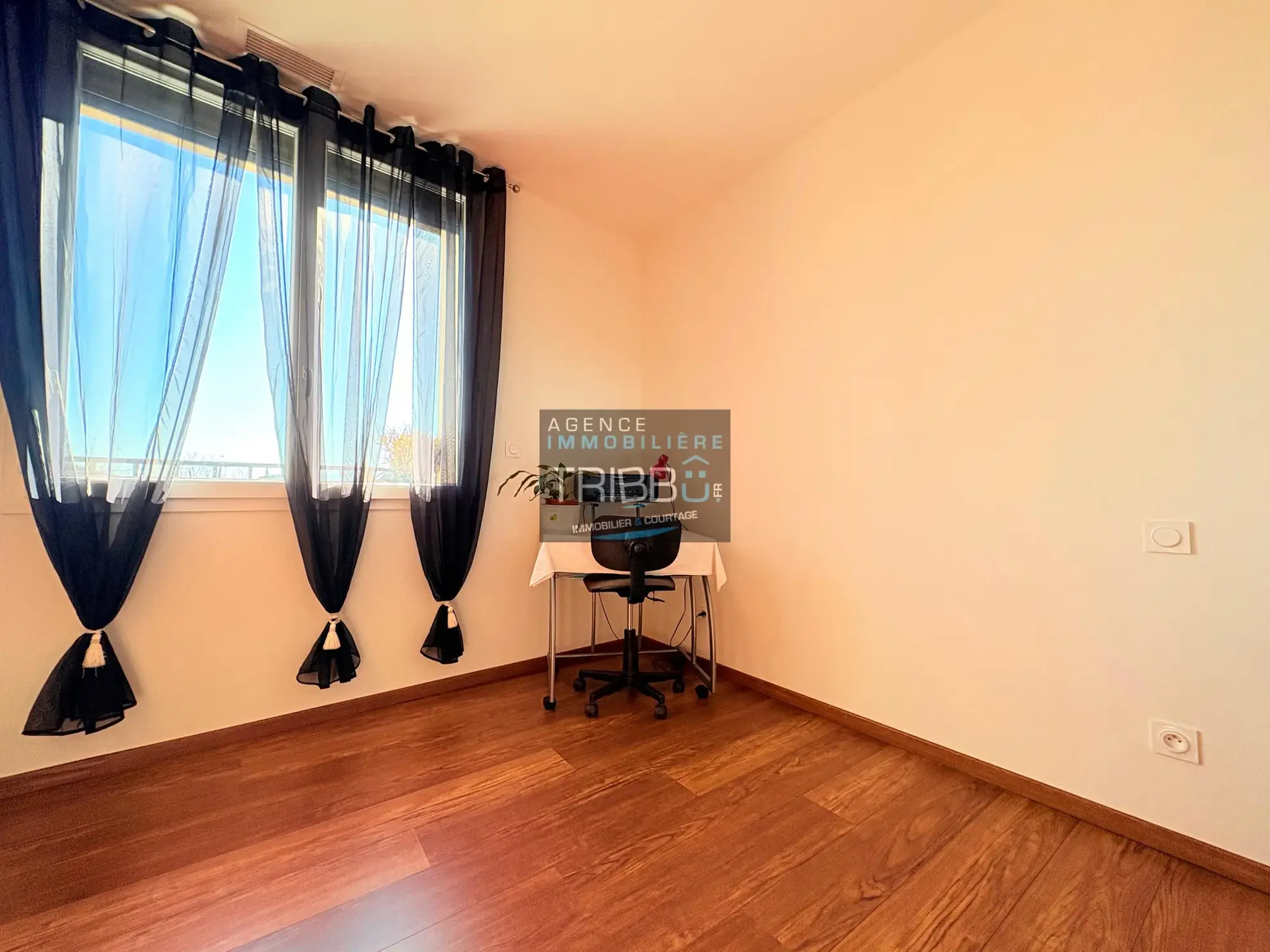 Maison de village de 92 m² avec garage à Pollestres - Confort et charme au centre 