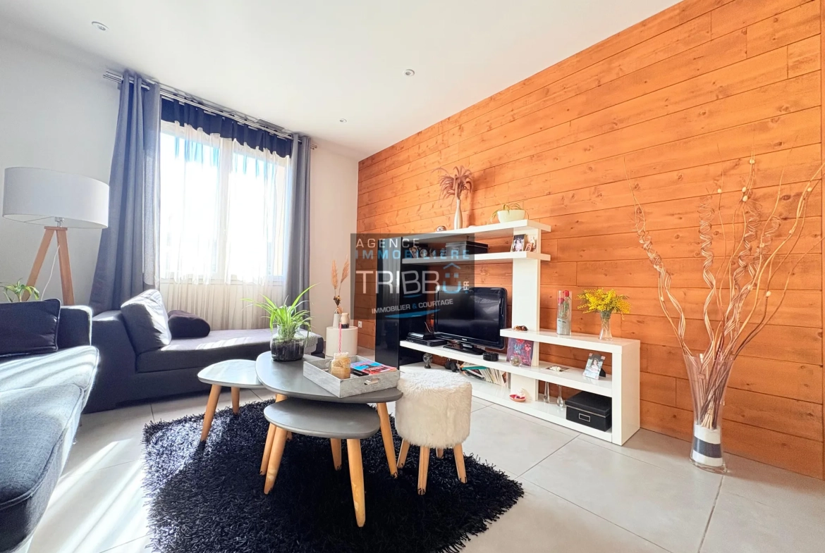 Maison de village de 92 m² avec garage à Pollestres - Confort et charme au centre 