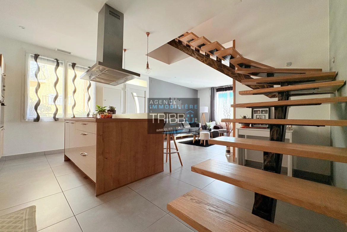 Maison de village de 92 m² avec garage à Pollestres - Confort et charme au centre 