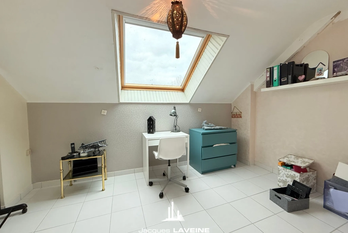 Belle maison 7 pièces de 134m² à Noisseville proche de Metz avec terrasse et garages 