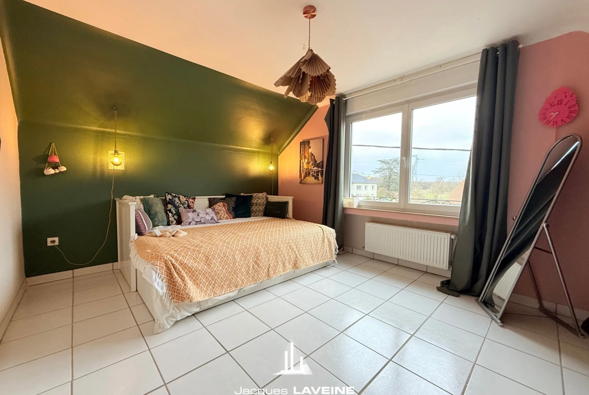 Belle maison 7 pièces de 134m² à Noisseville proche de Metz avec terrasse et garages 