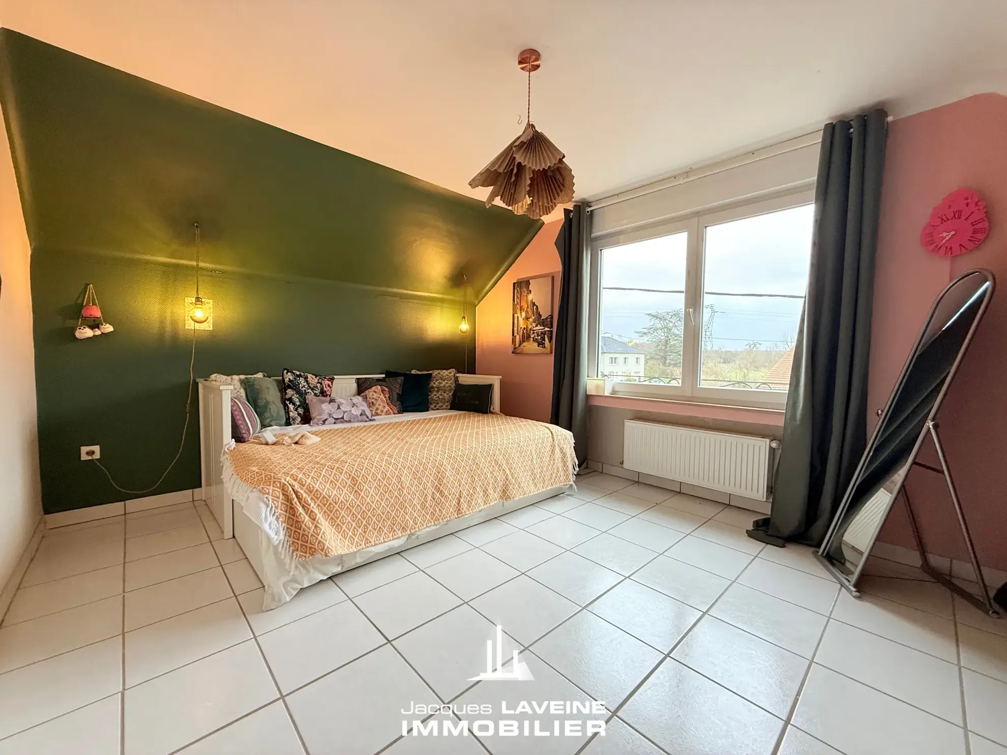 Belle maison 7 pièces de 134m² à Noisseville proche de Metz avec terrasse et garages 