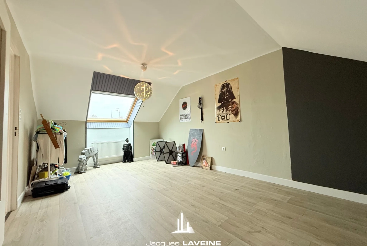 Belle maison 7 pièces de 134m² à Noisseville proche de Metz avec terrasse et garages 