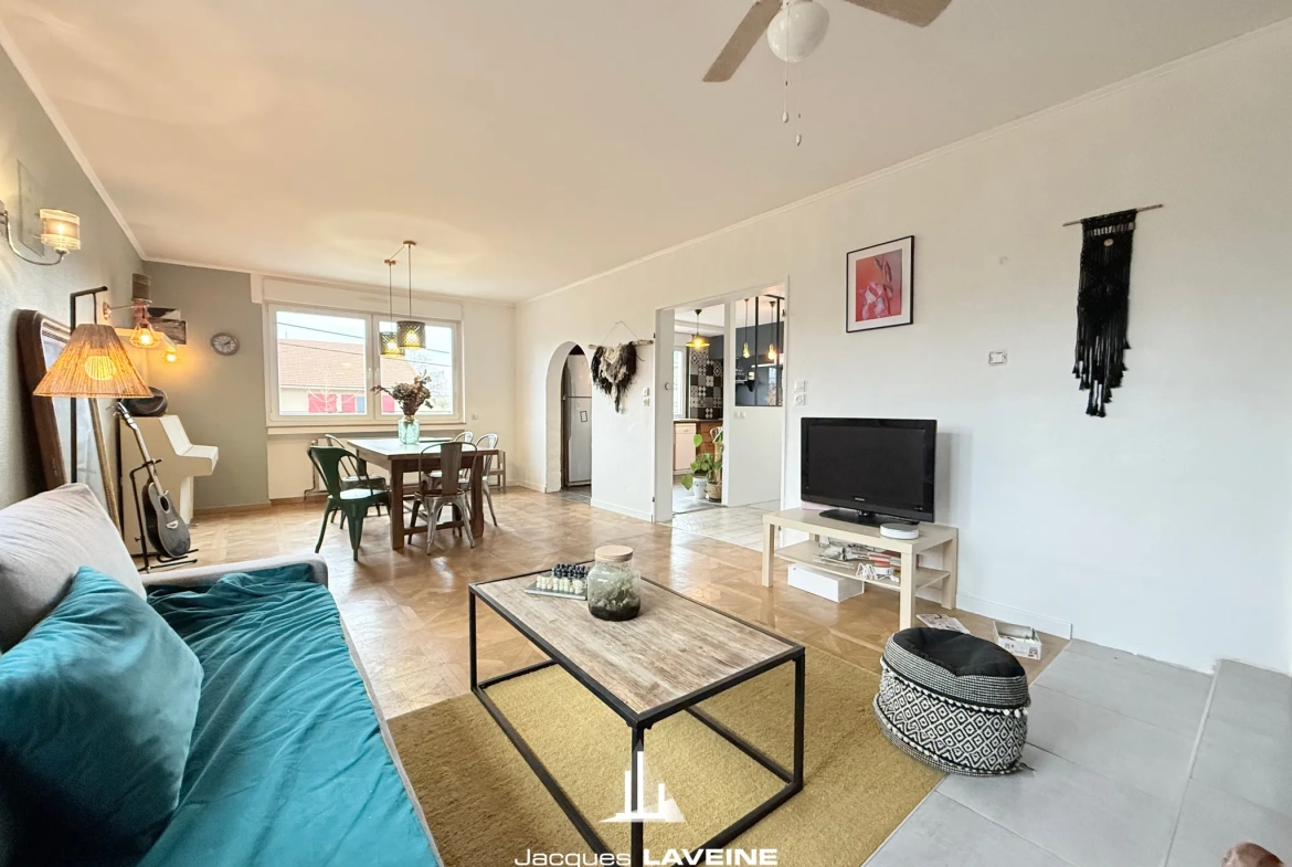 Belle maison 7 pièces de 134m² à Noisseville proche de Metz avec terrasse et garages 