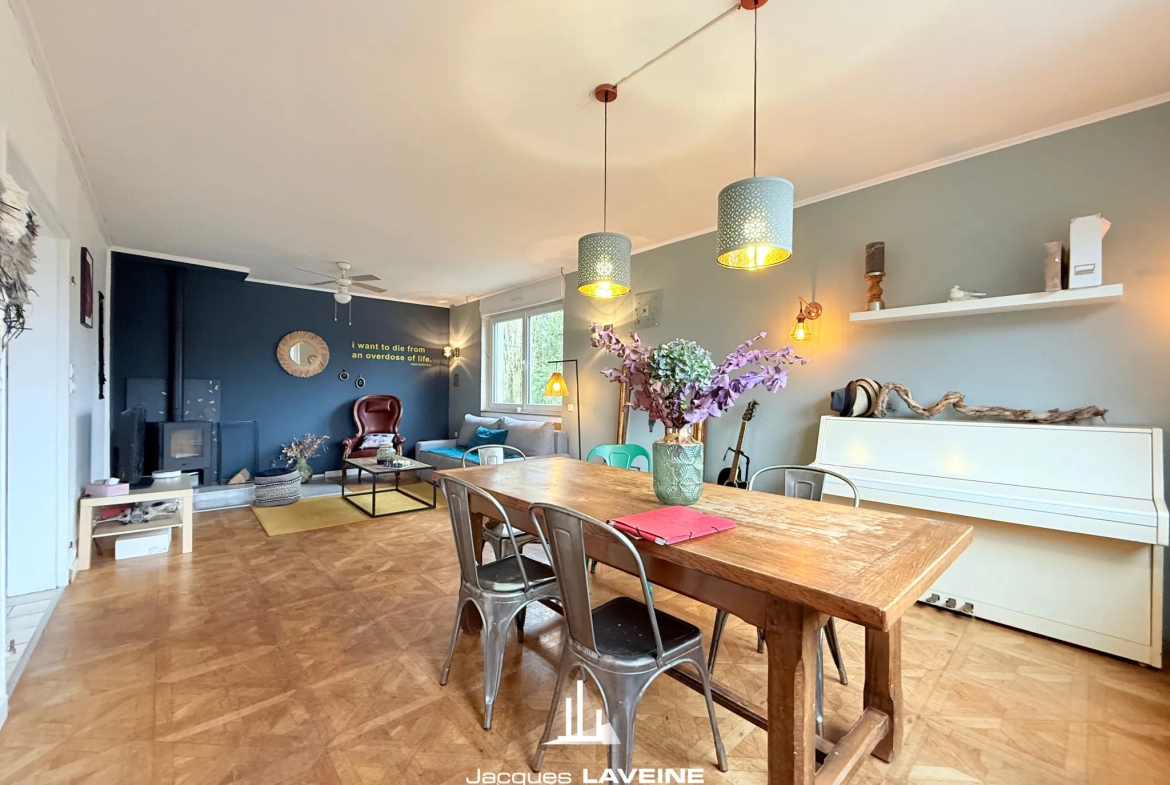 Belle maison 7 pièces de 134m² à Noisseville proche de Metz avec terrasse et garages 