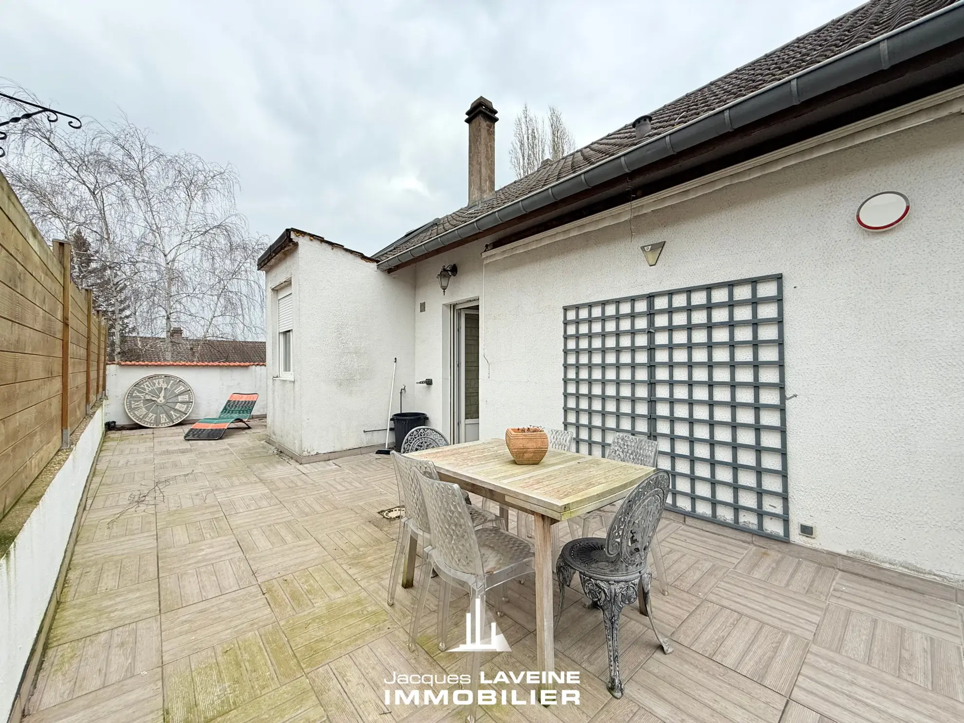 Belle maison 7 pièces de 134m² à Noisseville proche de Metz avec terrasse et garages 