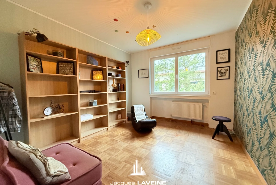 Belle maison 7 pièces de 134m² à Noisseville proche de Metz avec terrasse et garages 
