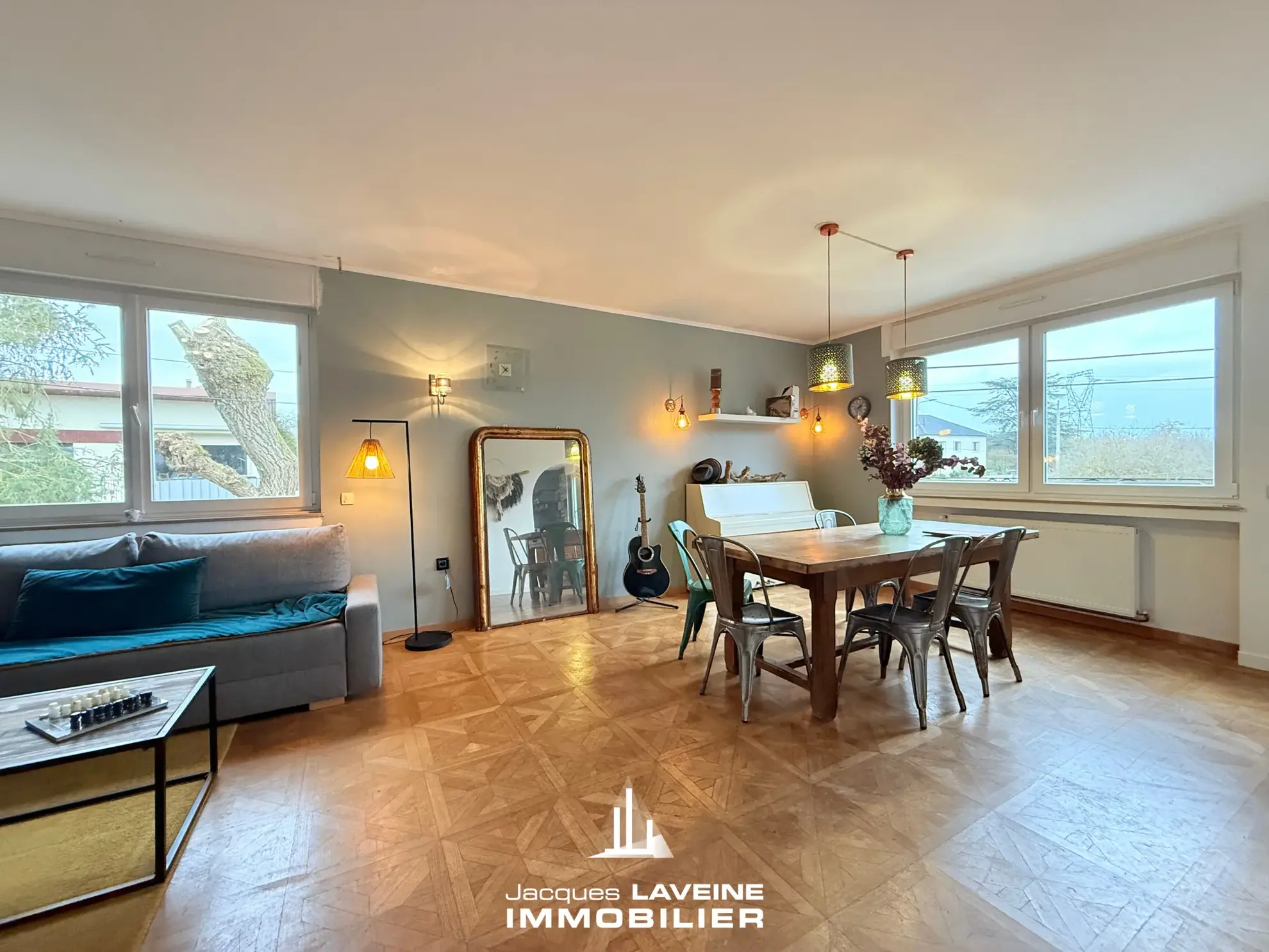 Belle maison 7 pièces de 134m² à Noisseville proche de Metz avec terrasse et garages 
