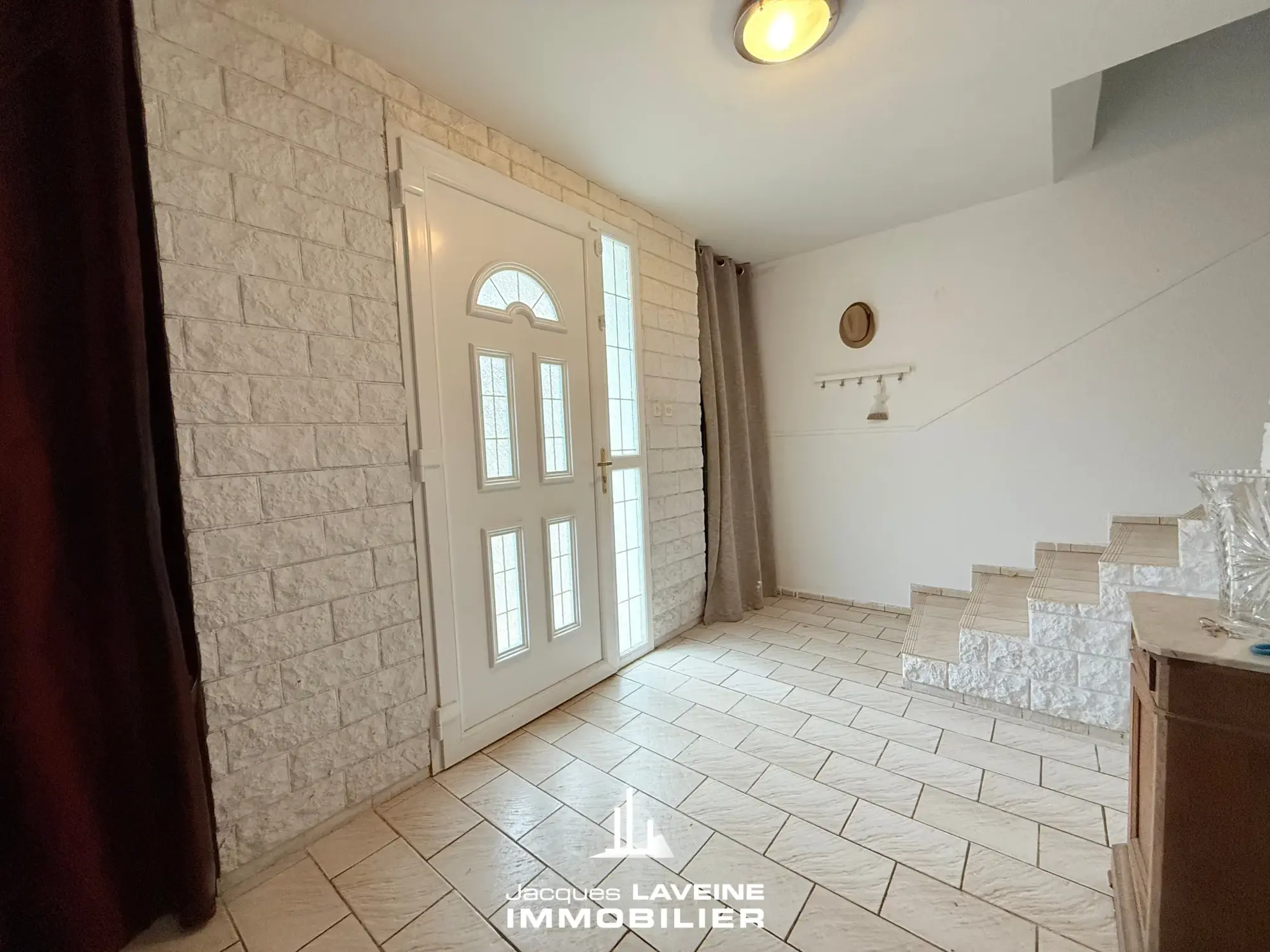 Belle maison 7 pièces de 134m² à Noisseville proche de Metz avec terrasse et garages 
