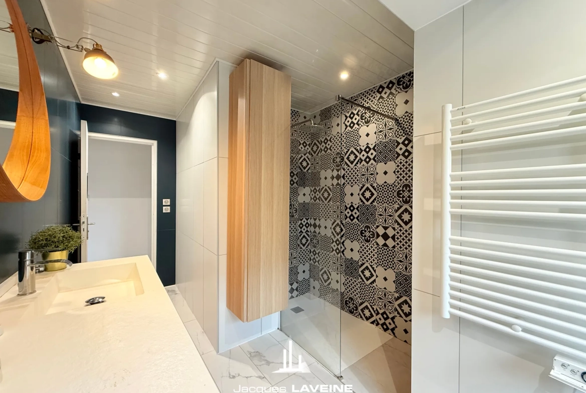 Belle maison 7 pièces de 134m² à Noisseville proche de Metz avec terrasse et garages 