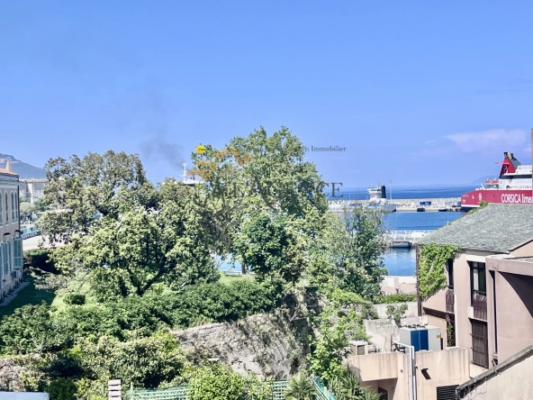 Vente Appartement T2 à Bastia Centre avec Balcon et Vue Mer