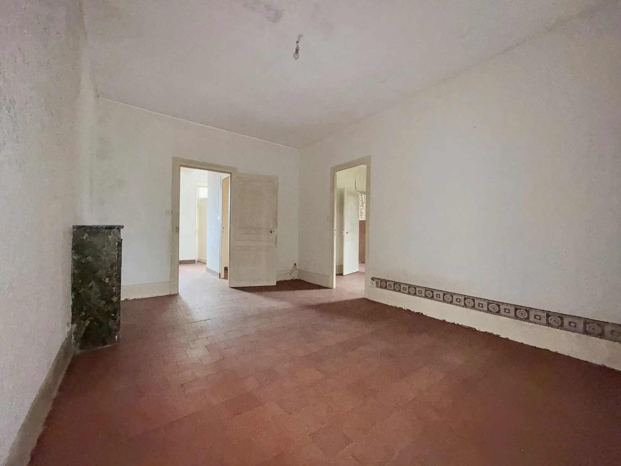 Ferme à rénover avec grange et terrain constructible à Preuilly 