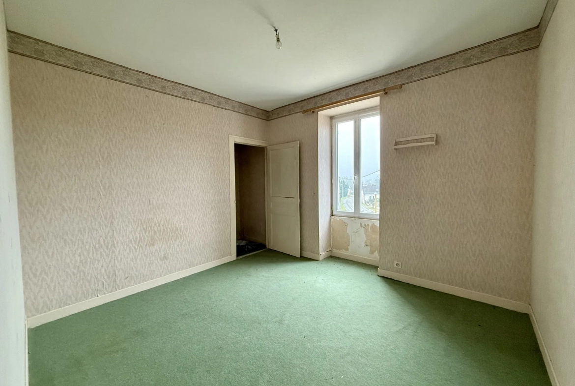 Ferme à rénover avec grange et terrain constructible à Preuilly 