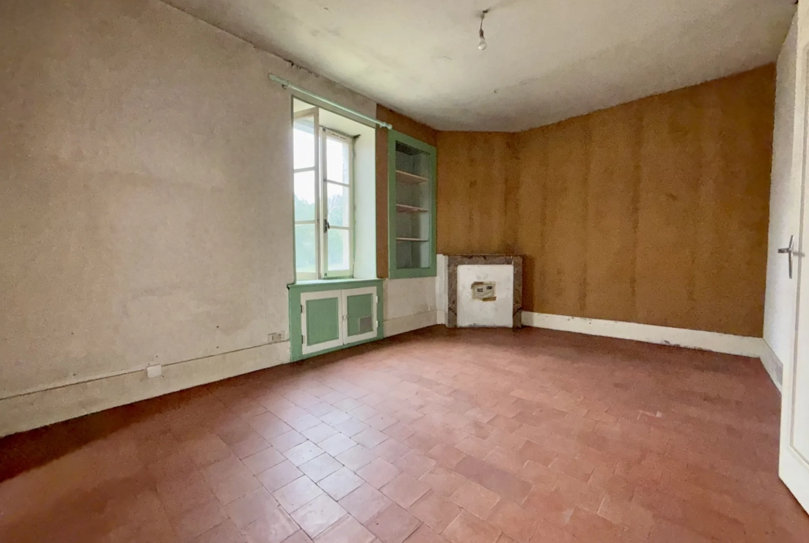 Ferme à rénover avec grange et terrain constructible à Preuilly 