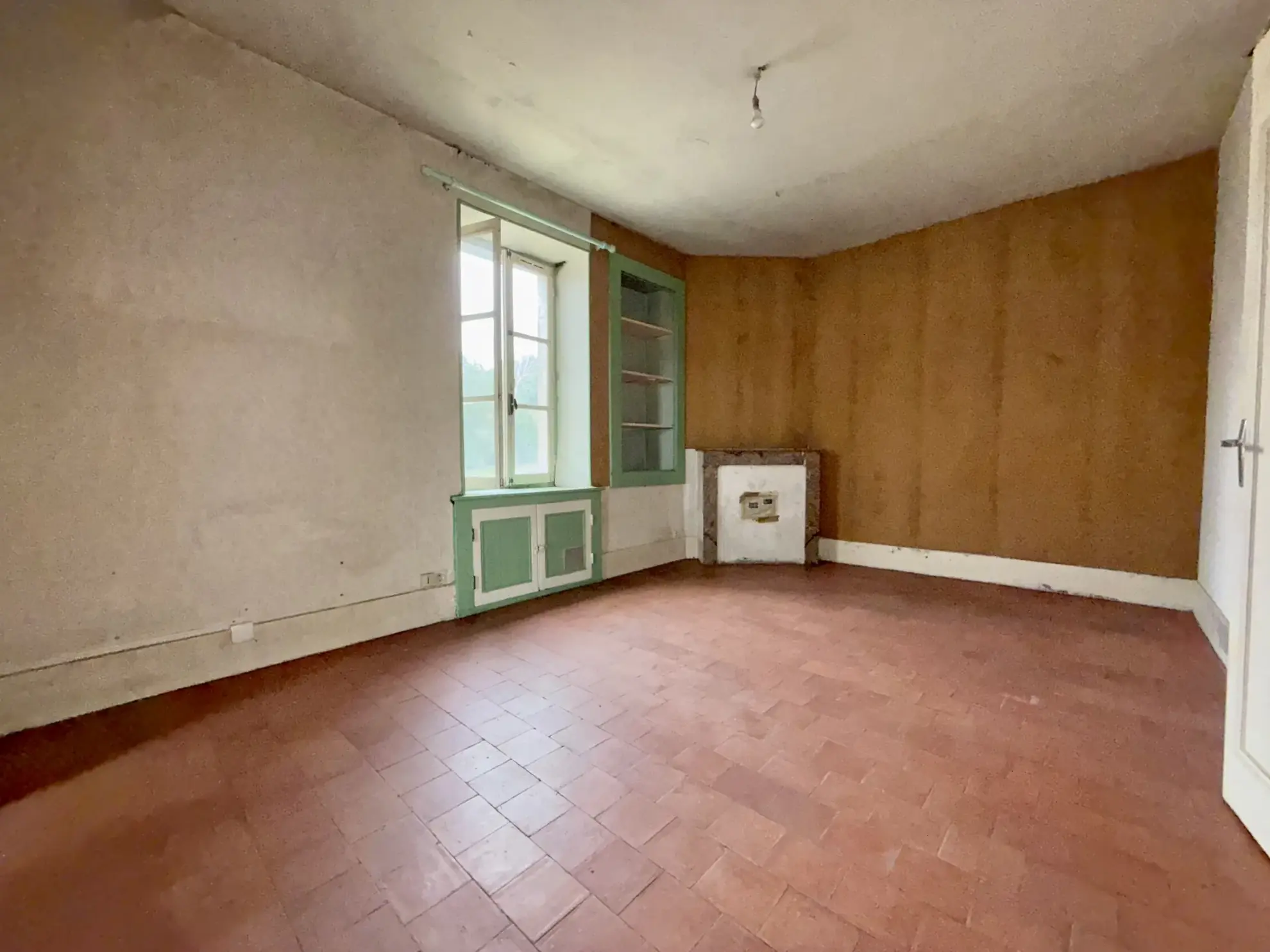Ferme à rénover avec grange et terrain constructible à Preuilly 