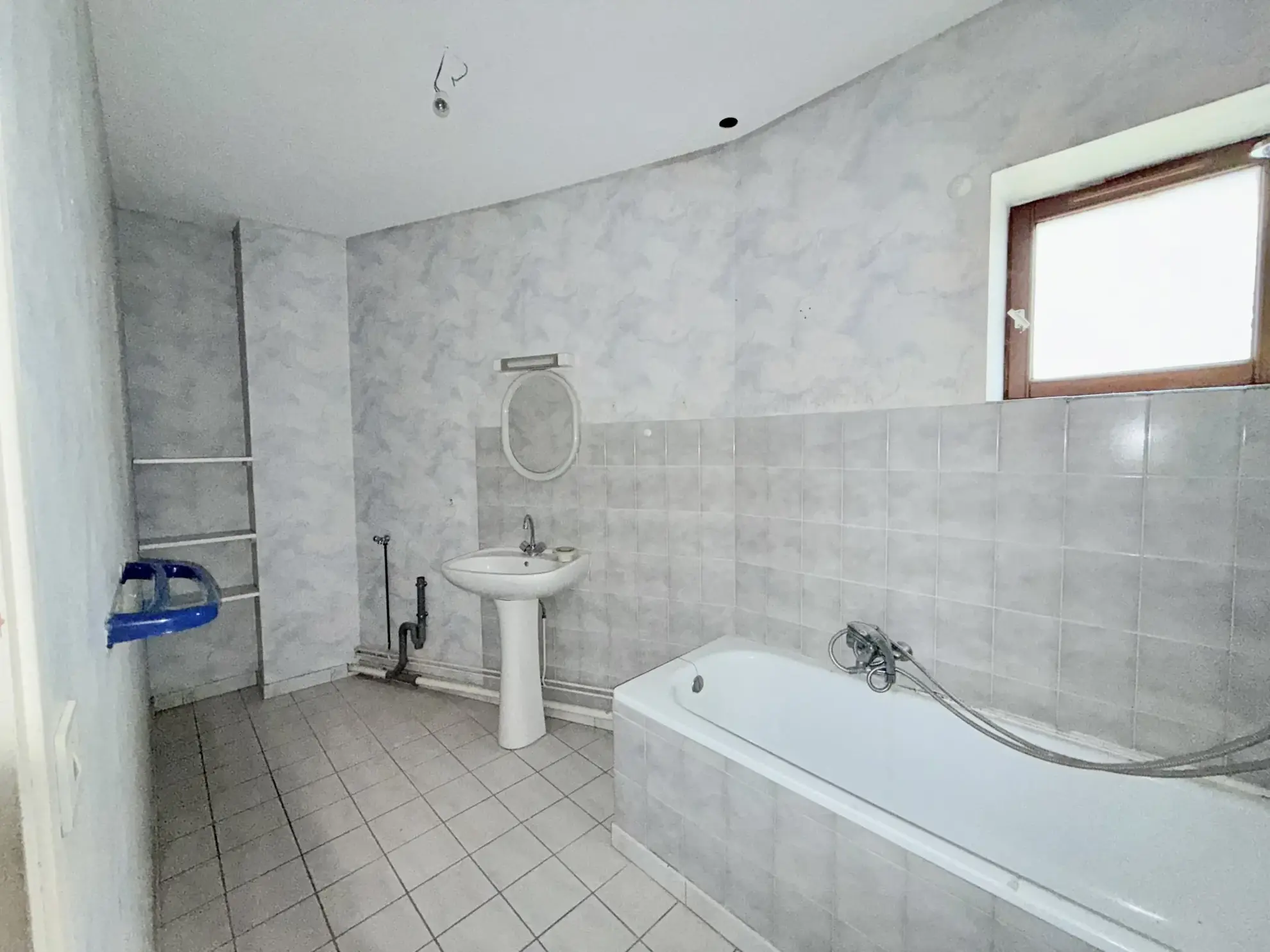 Ferme à rénover avec grange et terrain constructible à Preuilly 