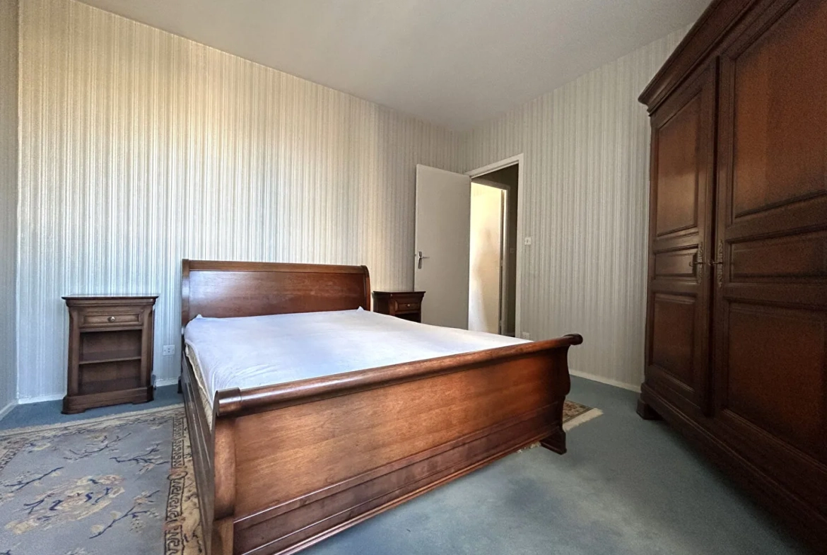Appartement T6 spacieux à vendre à Beaumont (63110) avec parking, cave et chauffage écologique 