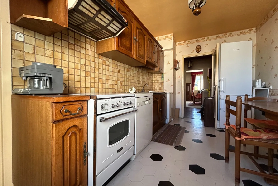 Appartement T6 spacieux à vendre à Beaumont (63110) avec parking, cave et chauffage écologique 
