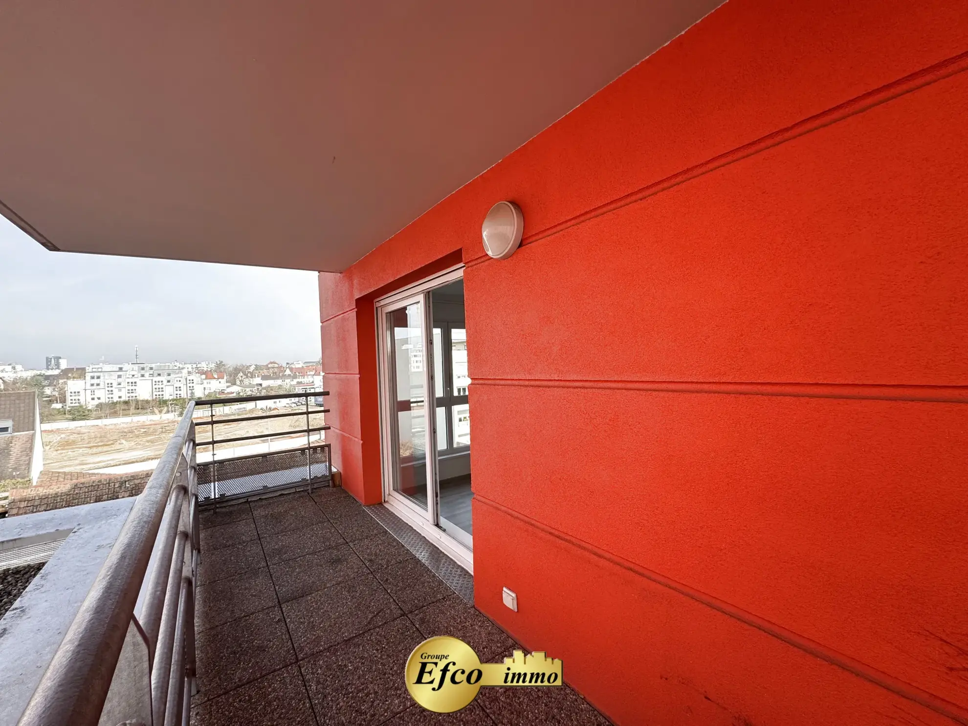 Appartement 2 pièces de 51,89 m² à Saint-Louis avec terrasse et parking 