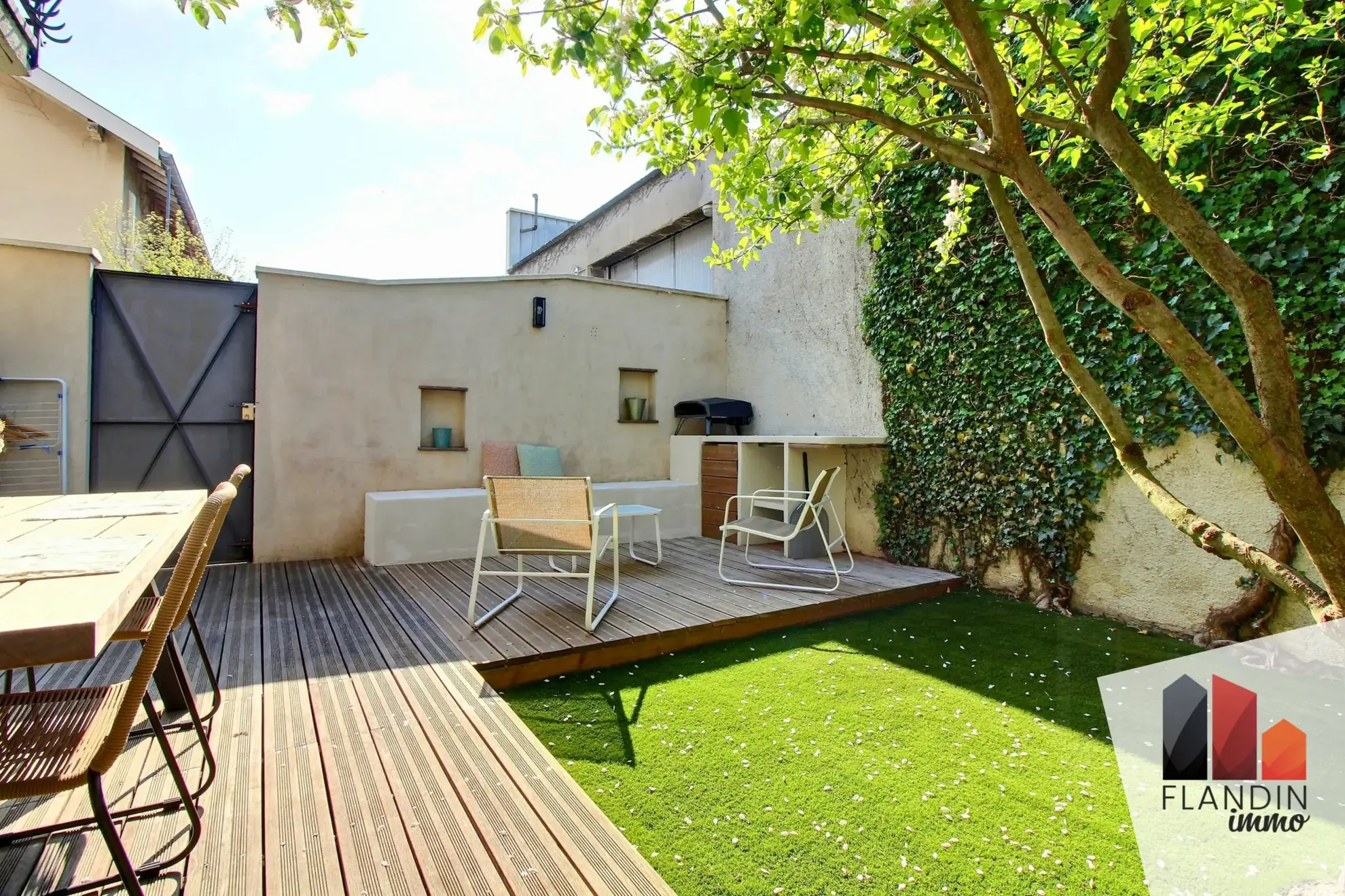 Appartement avec jardin et terrasse en centre-ville de Vernaison 