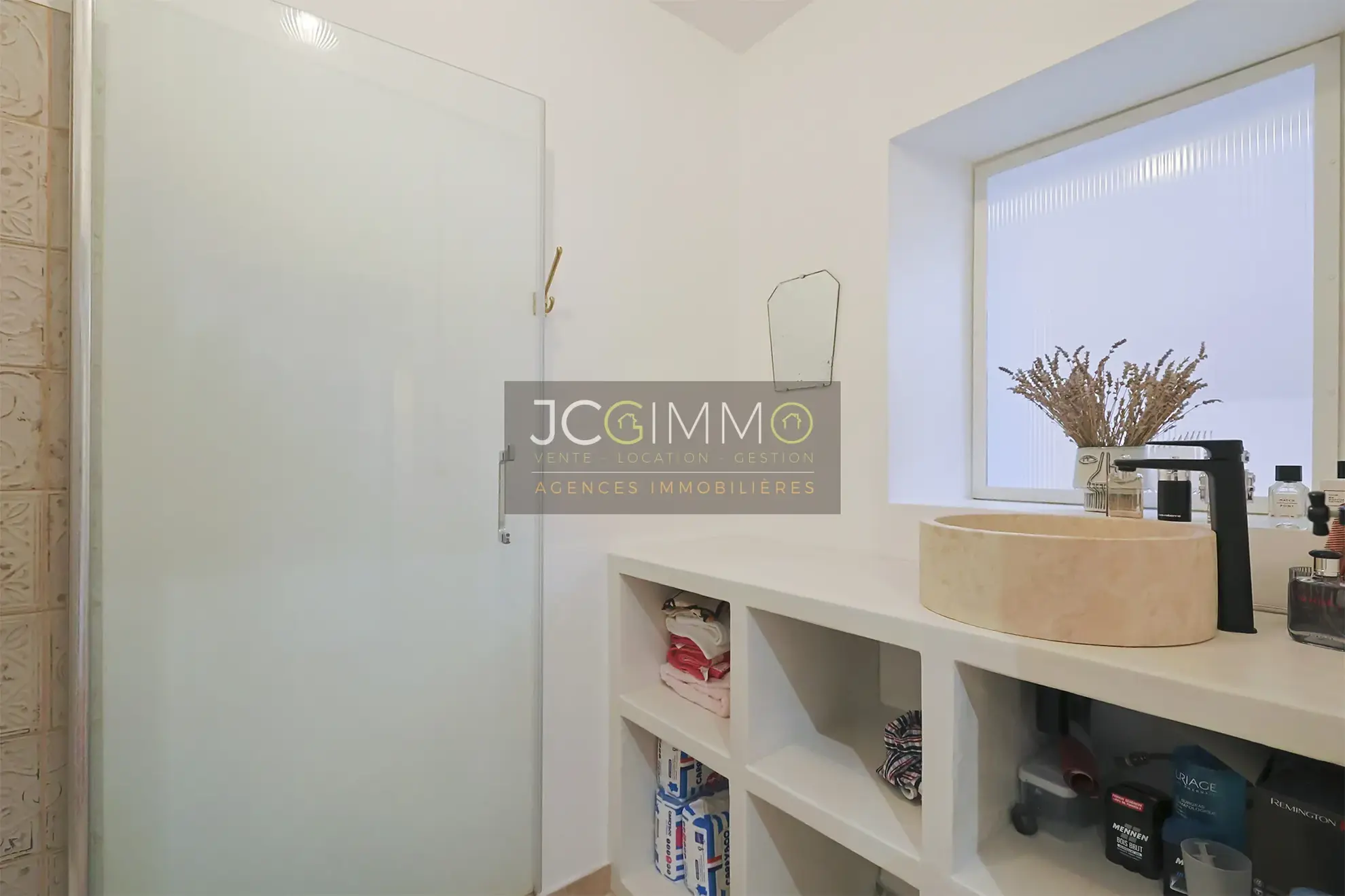 Appartement T5 rénové de 145m² avec garage à Puget-Ville 