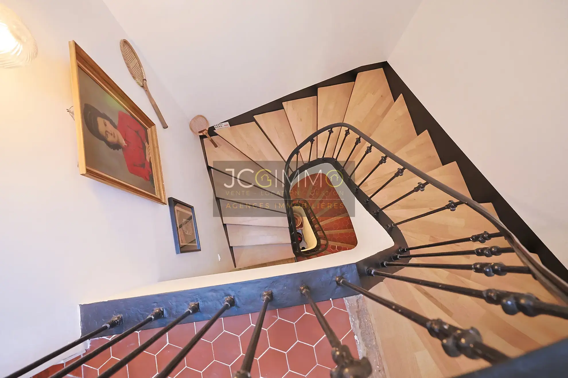 Appartement T5 rénové de 145m² avec garage à Puget-Ville 
