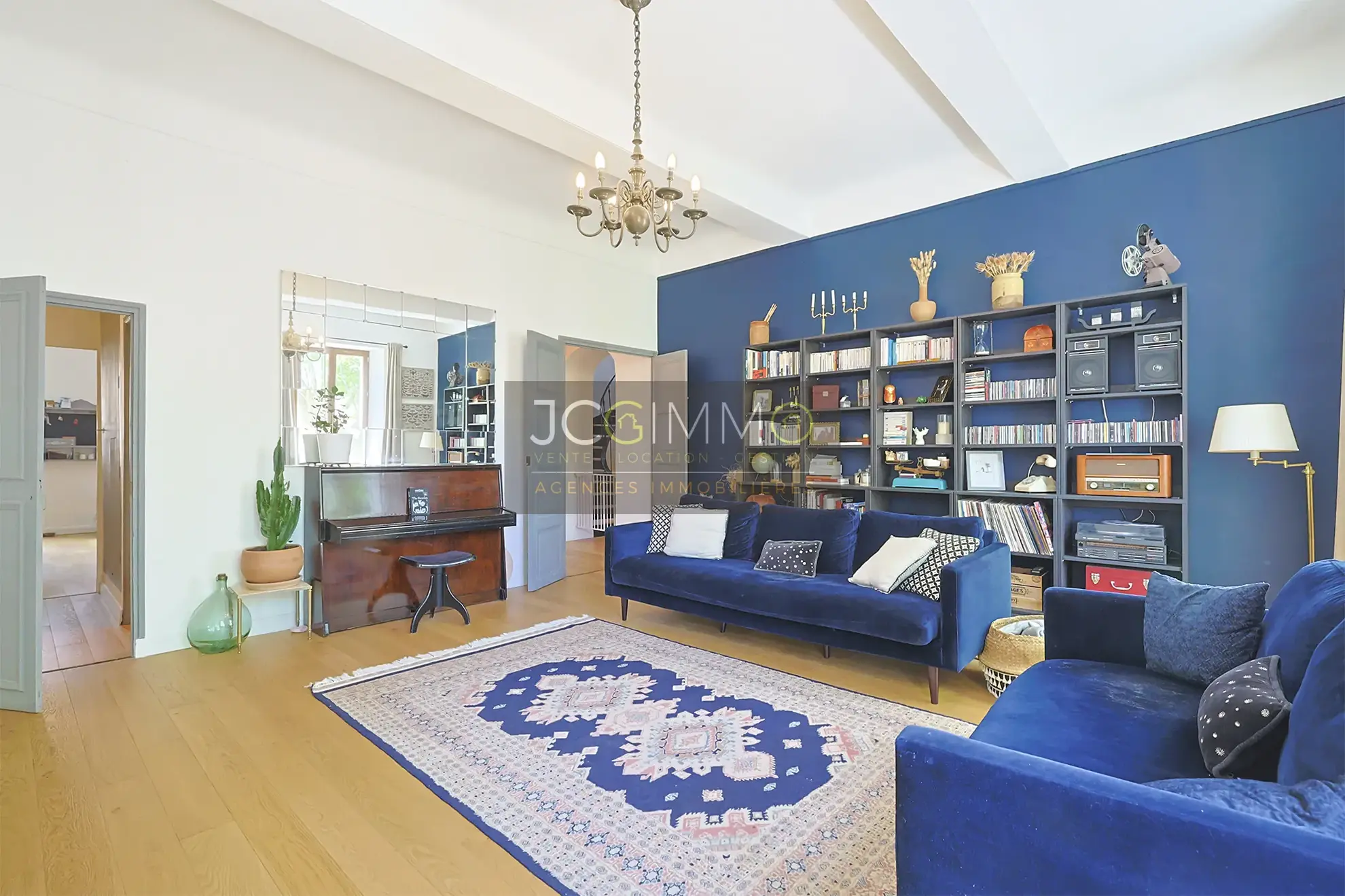 Appartement T5 rénové de 145m² avec garage à Puget-Ville 