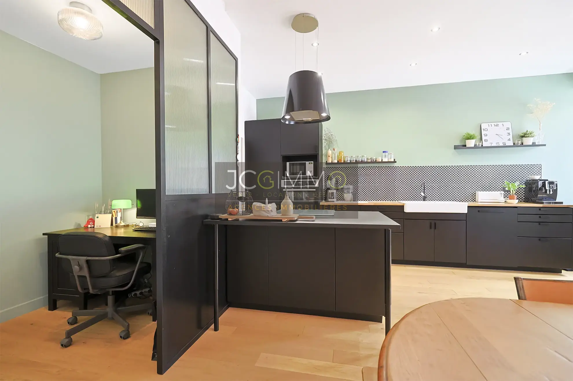 Appartement T5 rénové de 145m² avec garage à Puget-Ville 