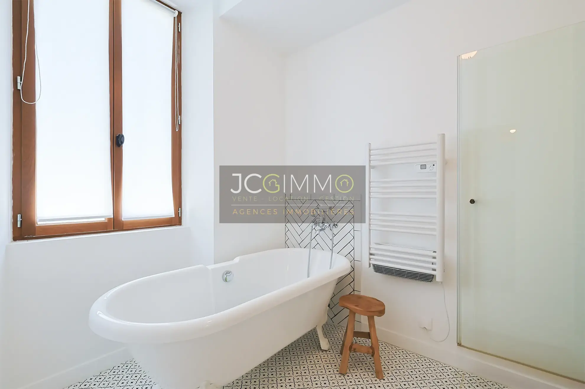 Appartement T5 rénové de 145m² avec garage à Puget-Ville 