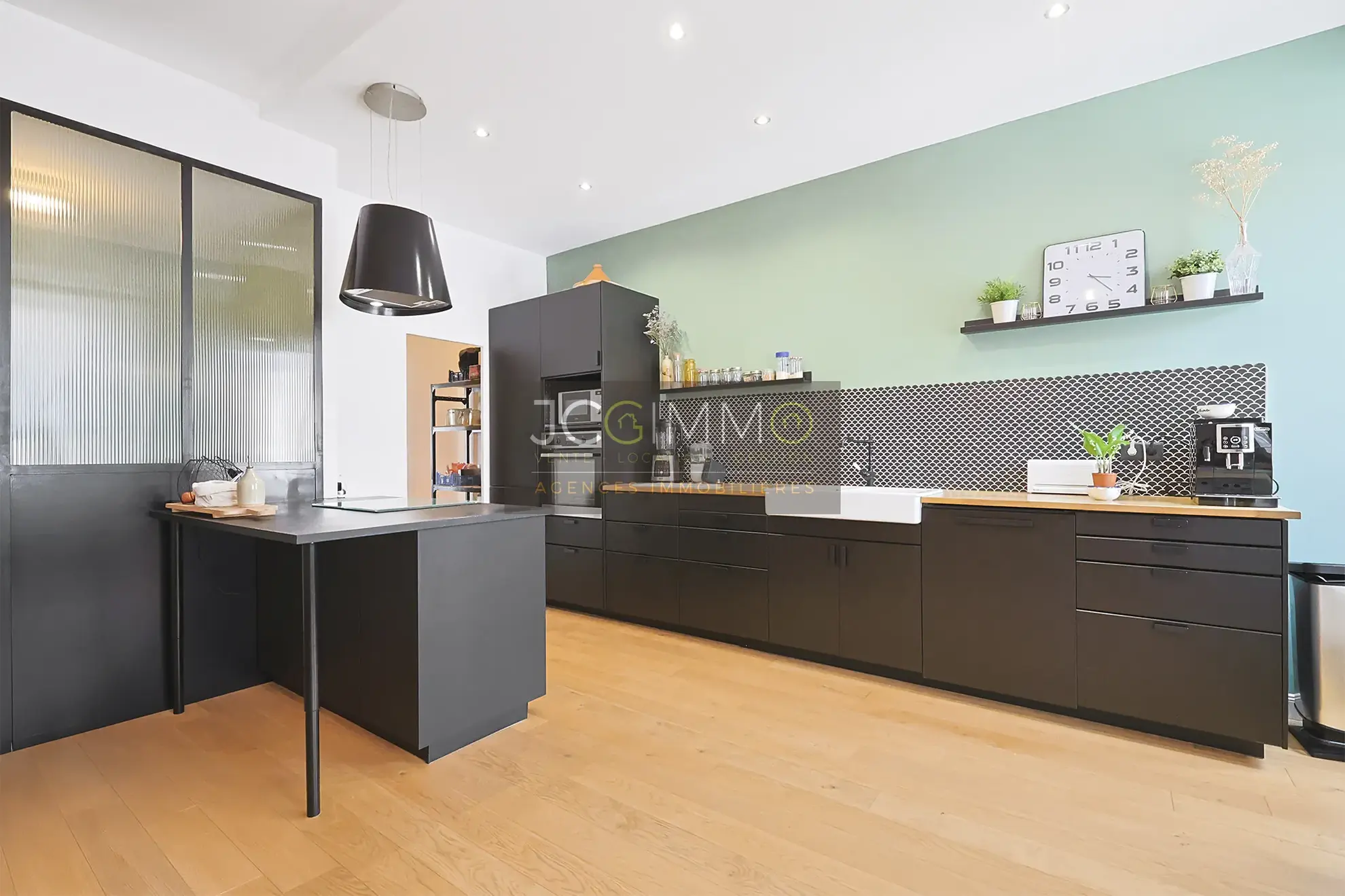 Appartement T5 rénové de 145m² avec garage à Puget-Ville 