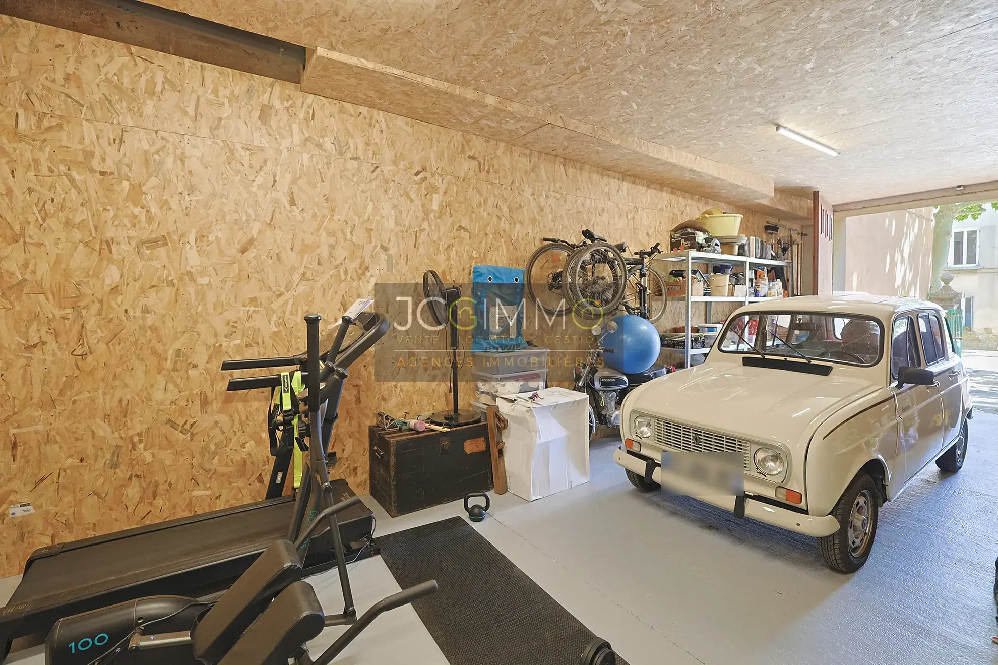 Appartement T5 rénové de 145m² avec garage à Puget-Ville 