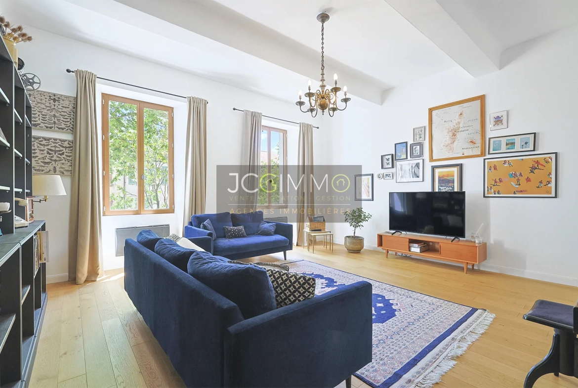Appartement T5 rénové de 145m² avec garage à Puget-Ville 