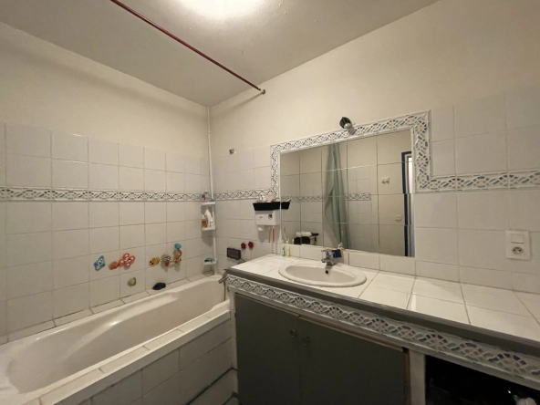 Charmante maison de village de 130 m² avec cour à Fourques 