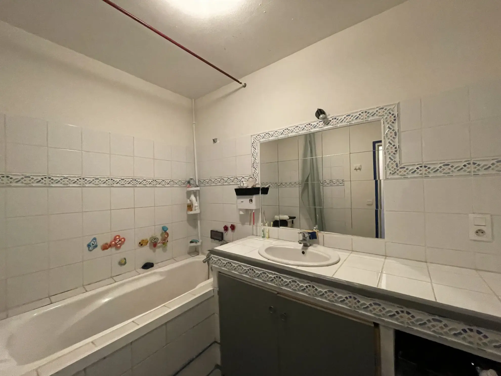 Charmante maison de village de 130 m² avec cour à Fourques 