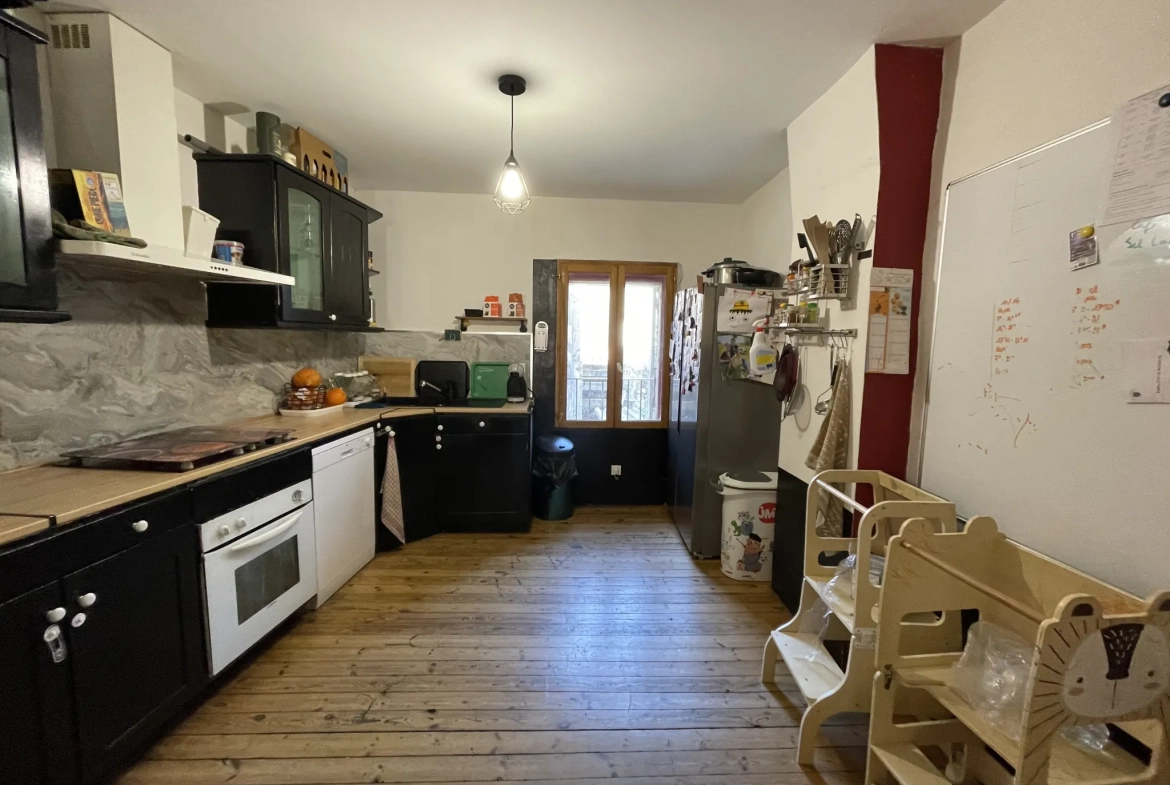 Charmante maison de village de 130 m² avec cour à Fourques 