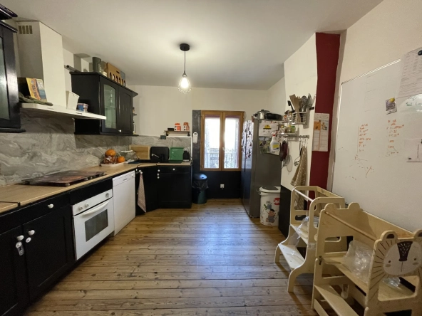 Charmante maison de village de 130 m² avec cour à Fourques 