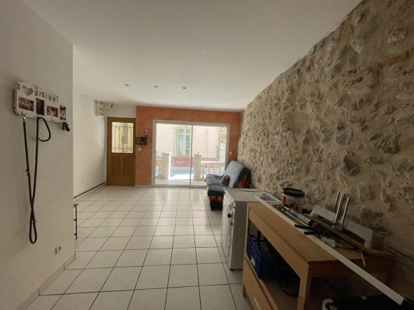 Charmante maison de village de 130 m² avec cour à Fourques 