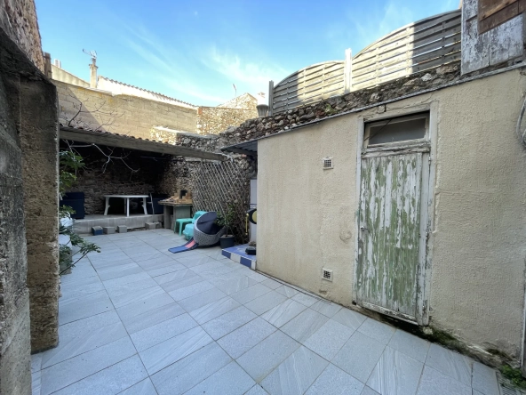 Charmante maison de village de 130 m² avec cour à Fourques 