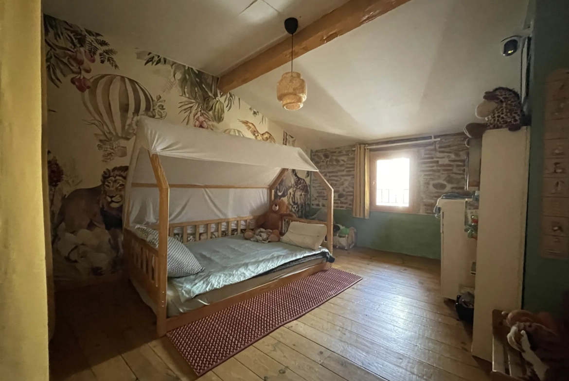 Charmante maison de village de 130 m² avec cour à Fourques 