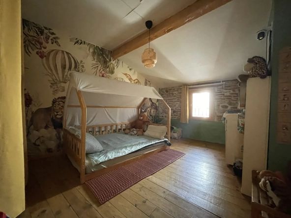 Charmante maison de village de 130 m² avec cour à Fourques 