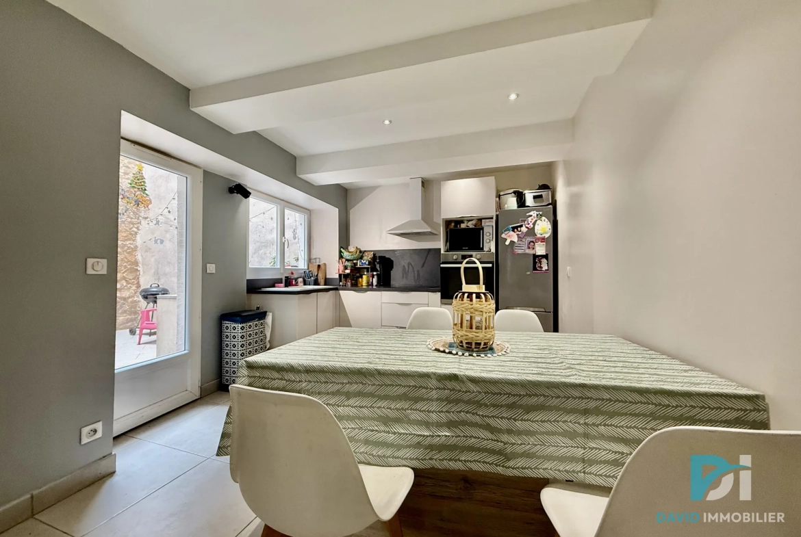 Maison de village rénovée de 121 m² avec terrasse à Florensac 