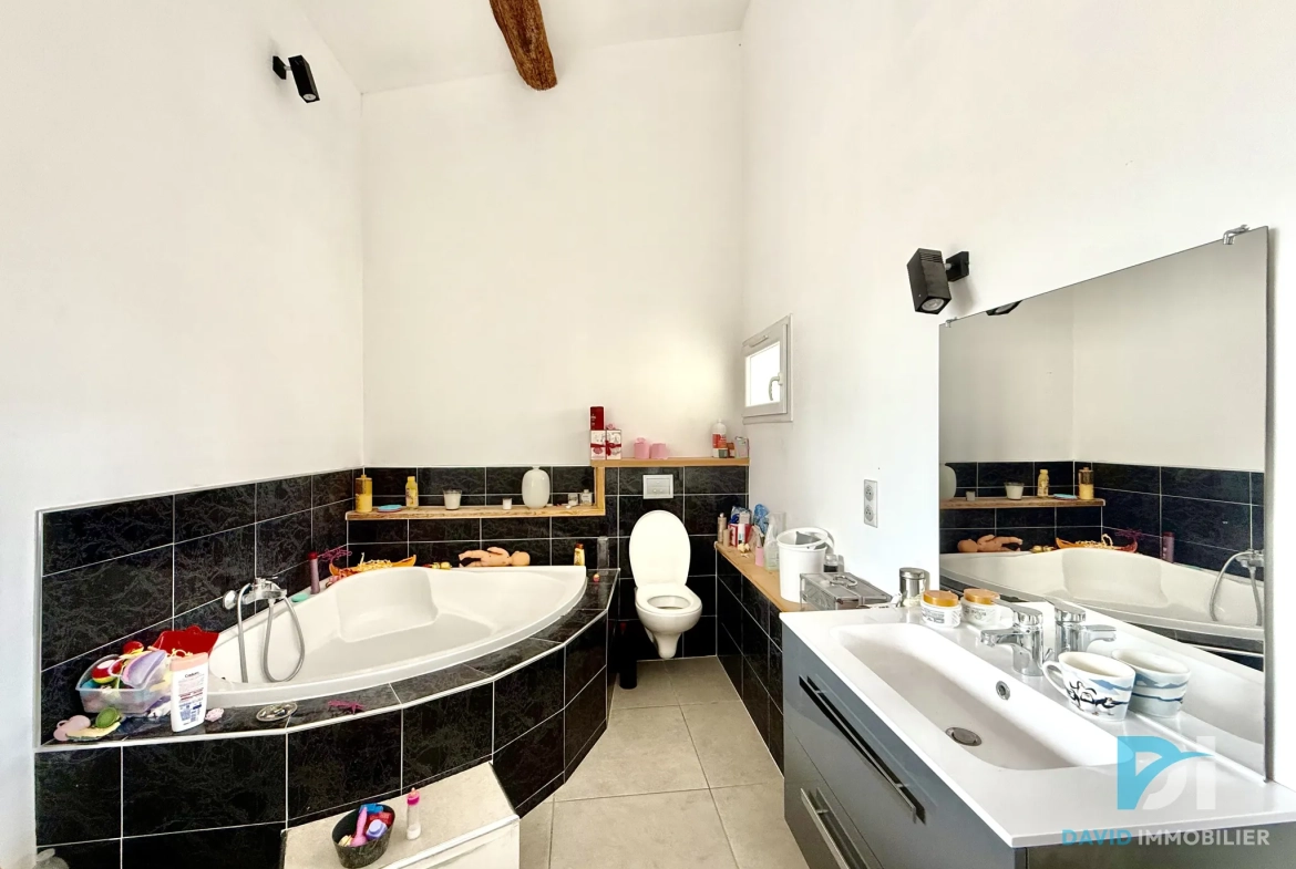 Maison de village rénovée de 121 m² avec terrasse à Florensac 