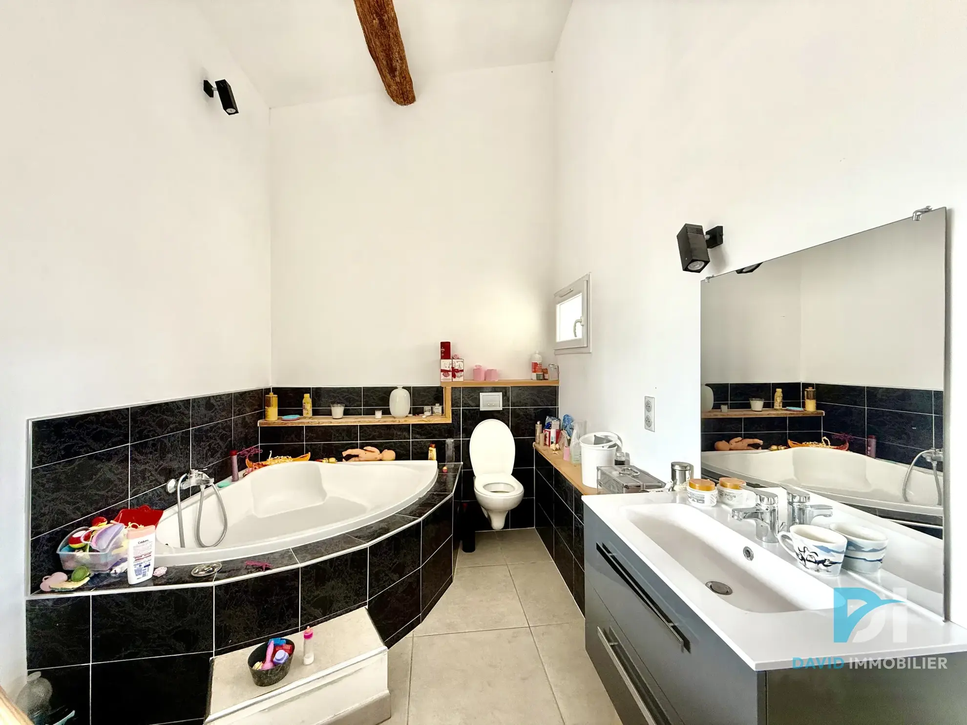 Maison de village rénovée de 121 m² avec terrasse à Florensac 